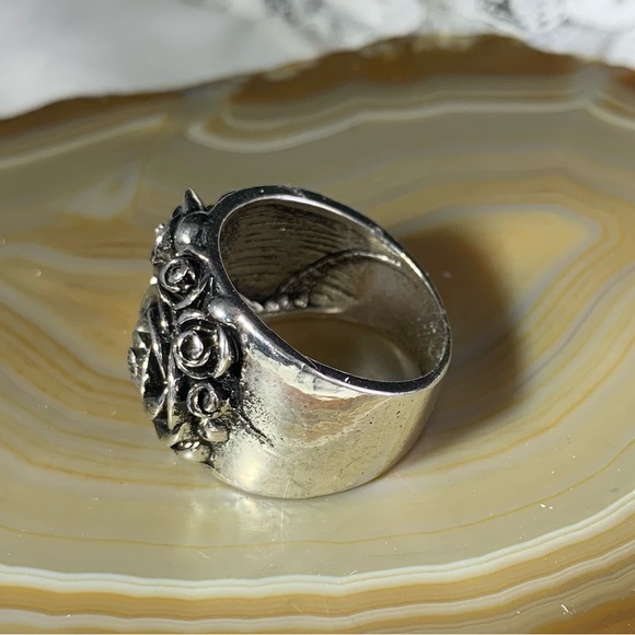 SILVER TONE ROSE CHUNKY RING SIZE 8 - Picture 4 of 5